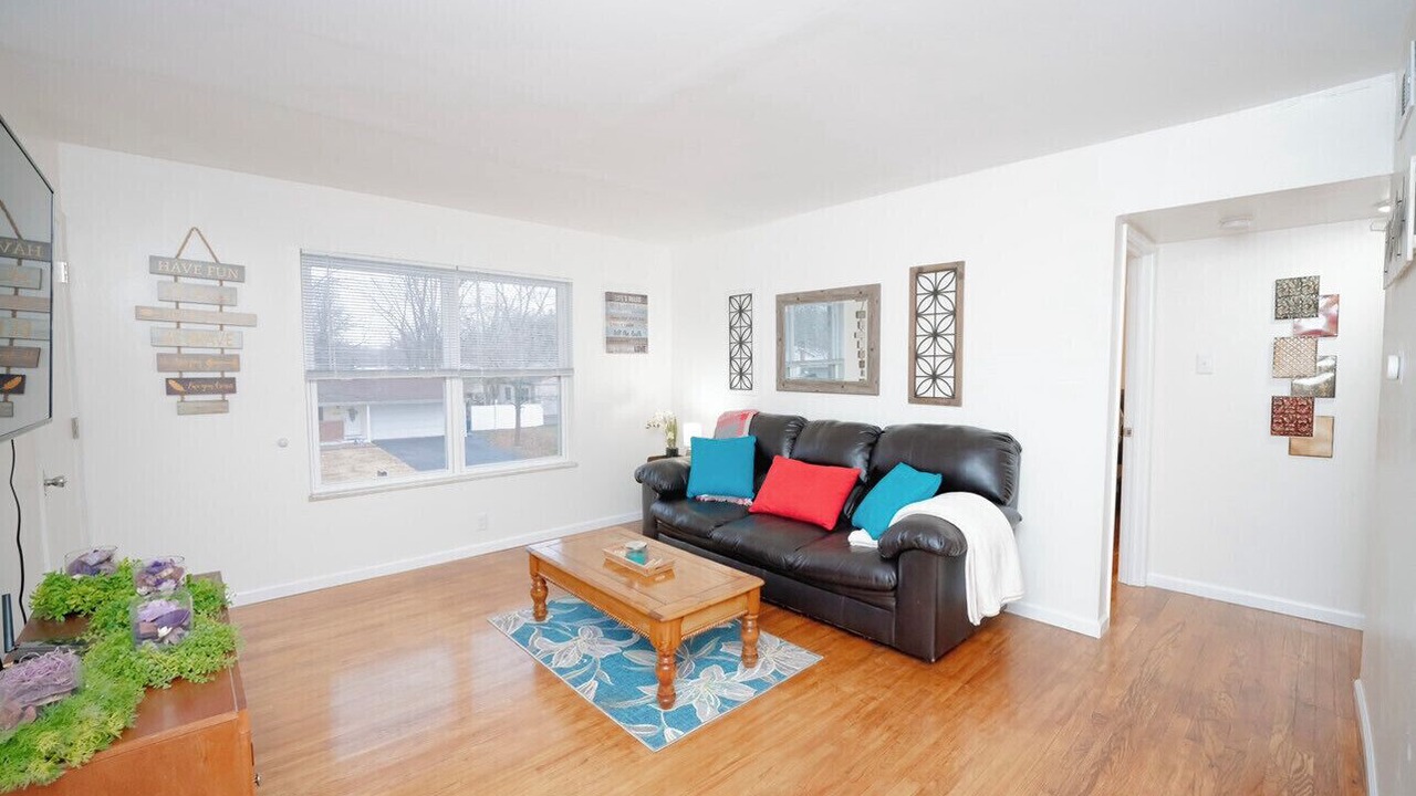 Photo of Livingroom in Airport Township