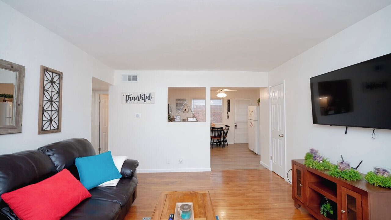 Photo of Livingroom in Airport Township