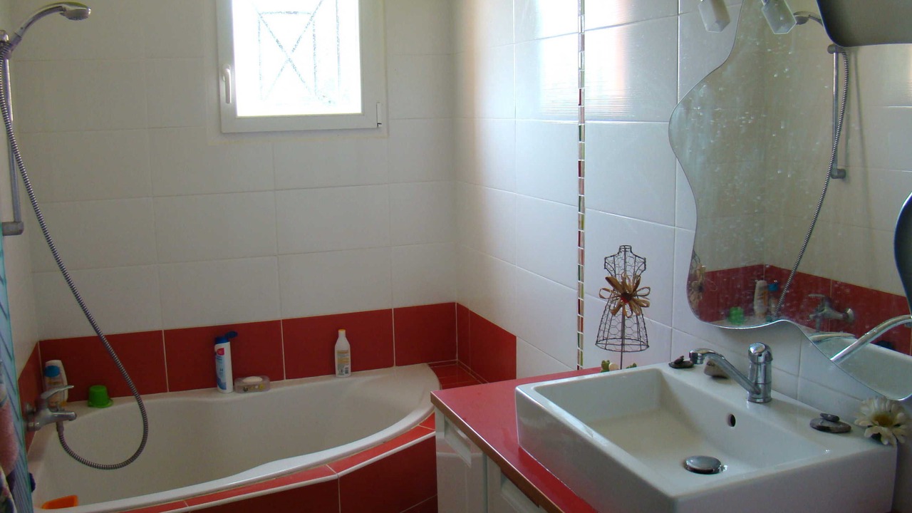 Photo of Bathroom in Teyran