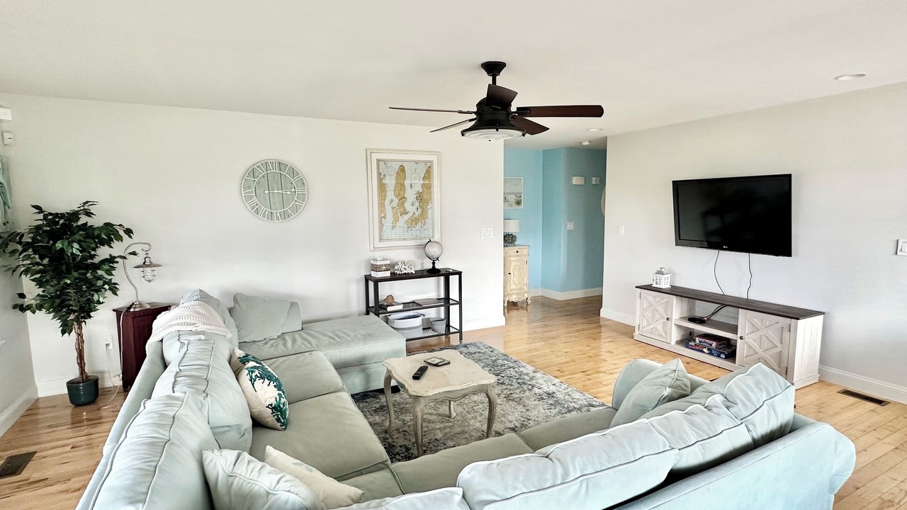 Photo of Livingroom in Jamestown Shores