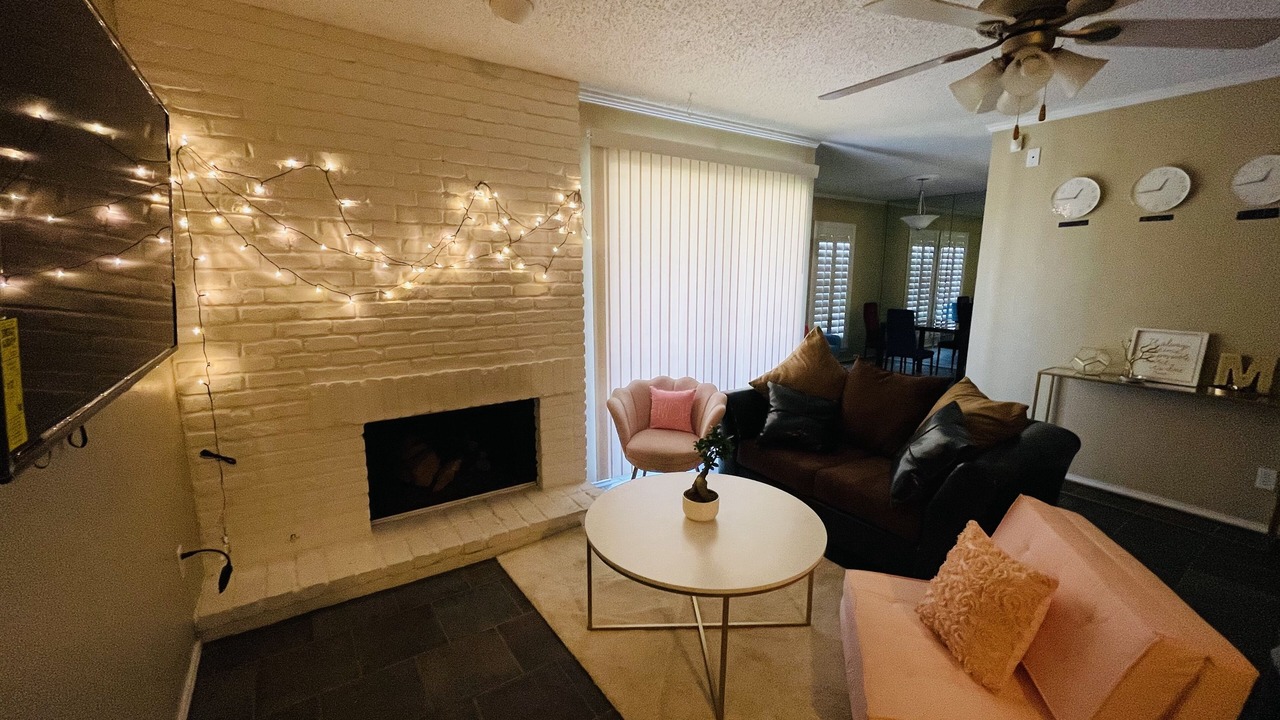 Photo of Livingroom in Far North Dallas