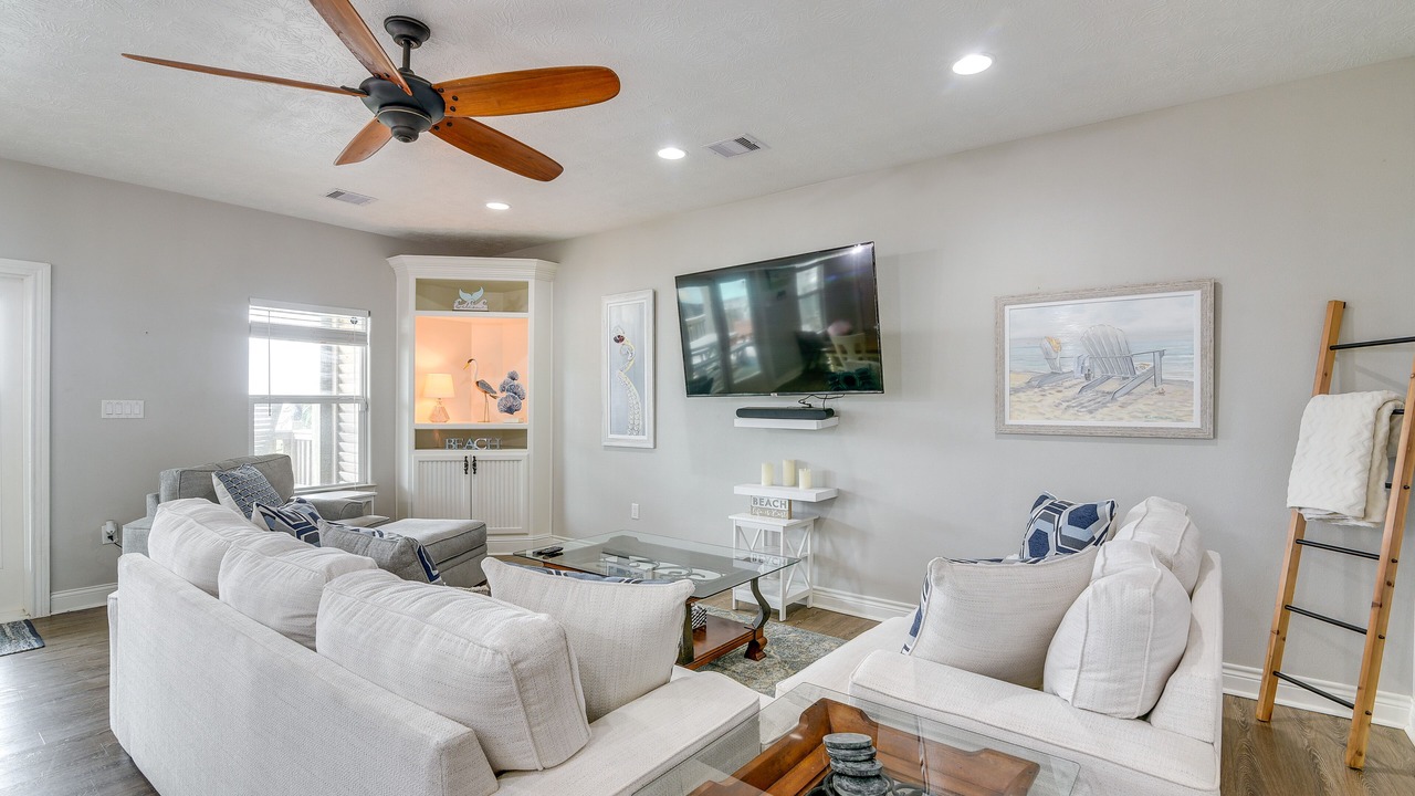 Photo of Bedroom in Crystal Beach