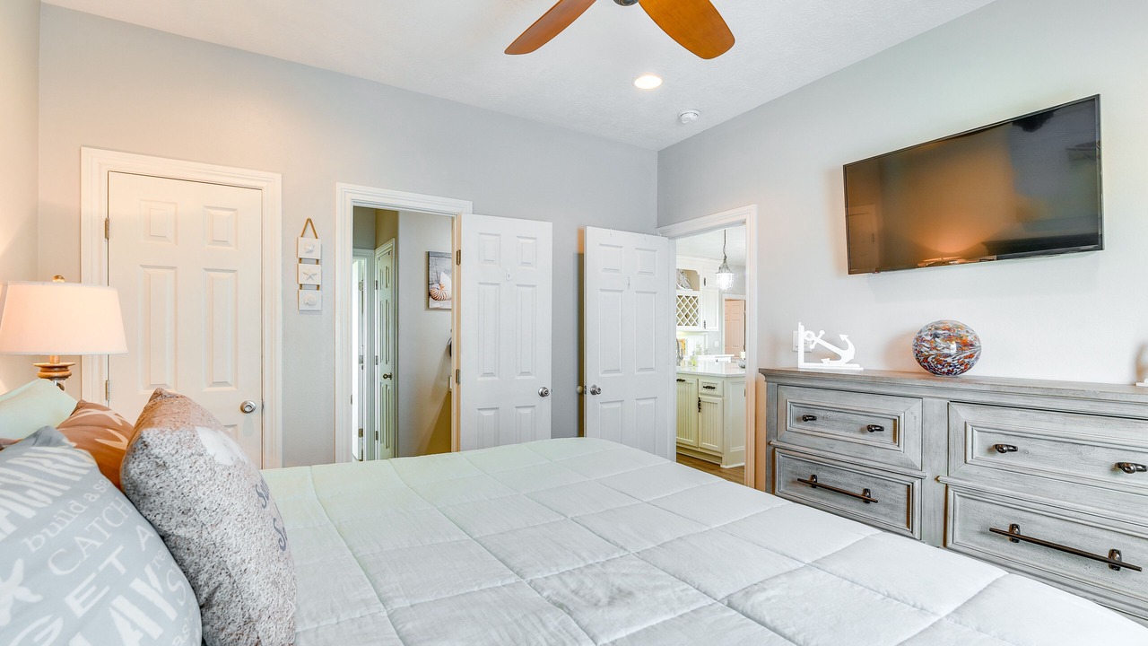 Photo of Bedroom in Crystal Beach