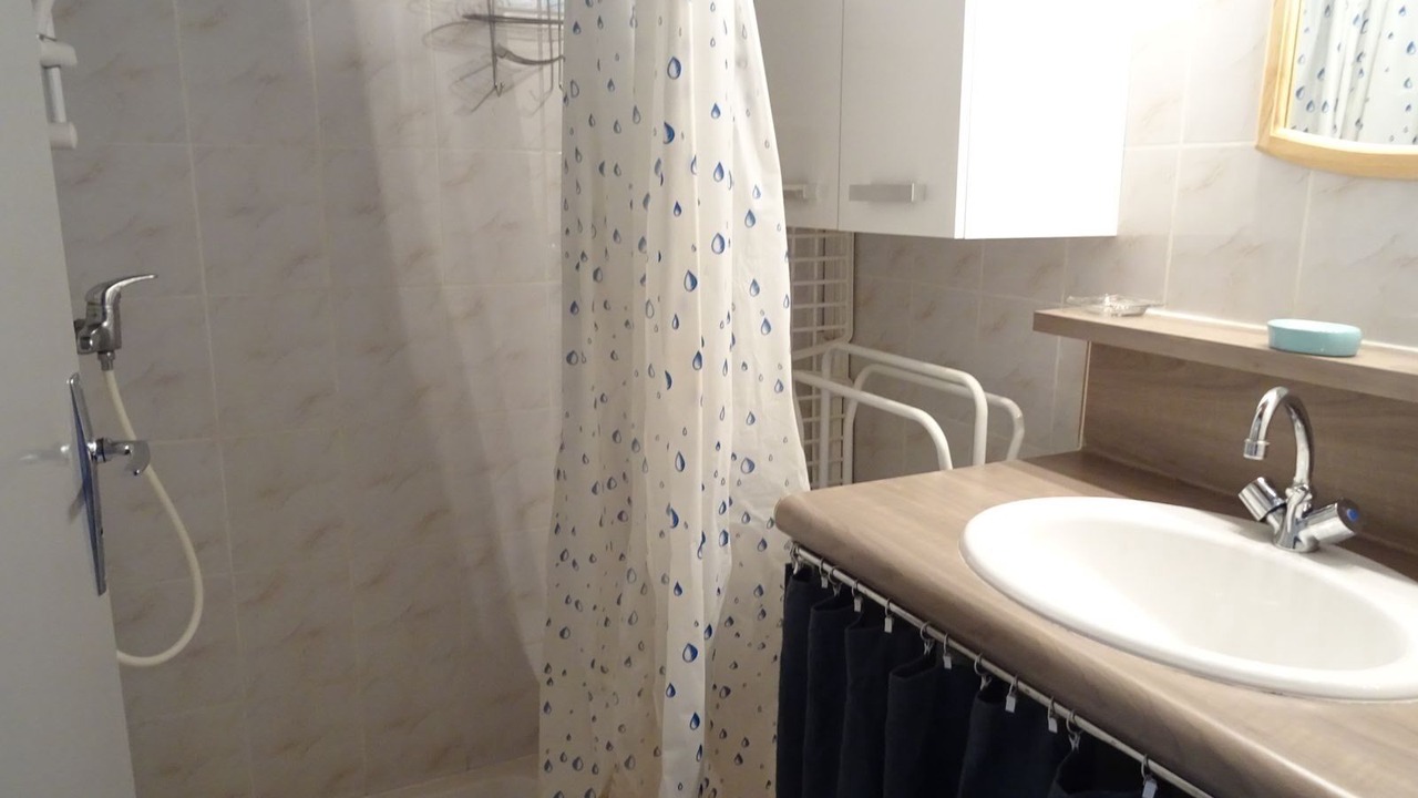 Photo of Bathroom in Laval-Roqueceziere