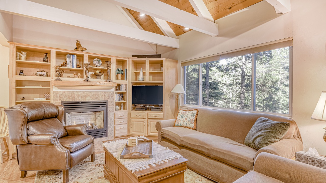 Photo of Livingroom in North Upper Truckee