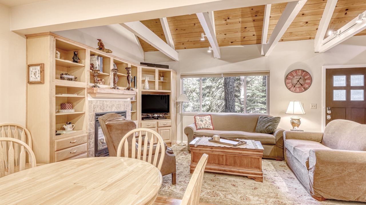 Photo of Livingroom in North Upper Truckee