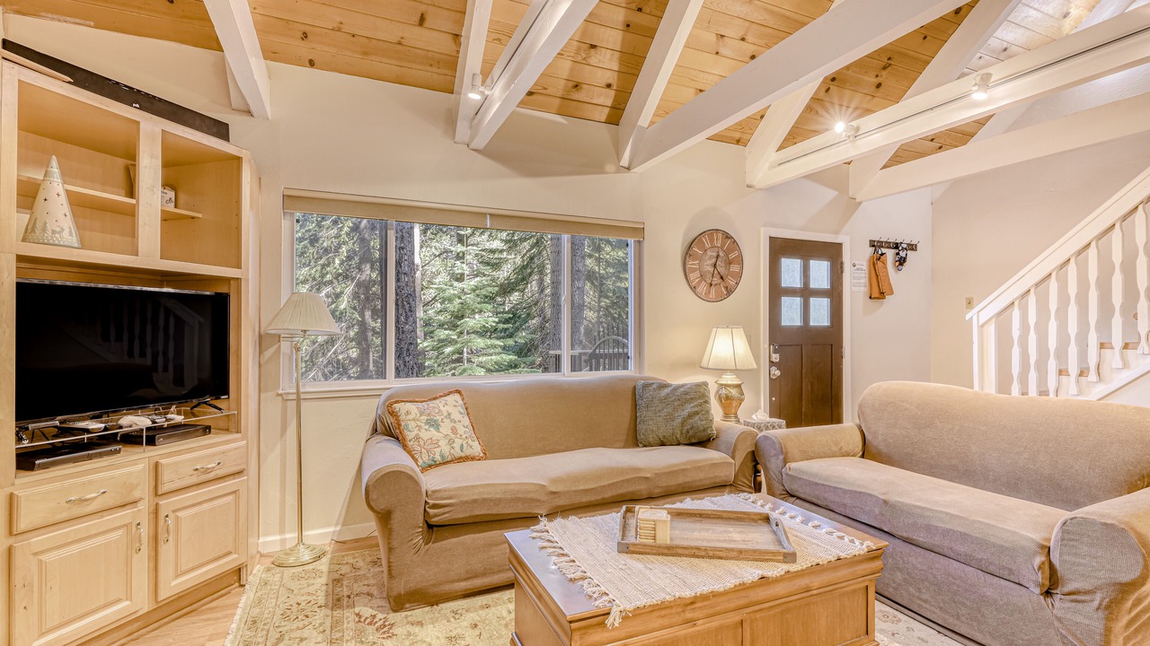Photo of Livingroom in North Upper Truckee