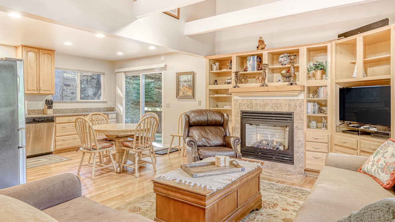 Photo of Livingroom in North Upper Truckee