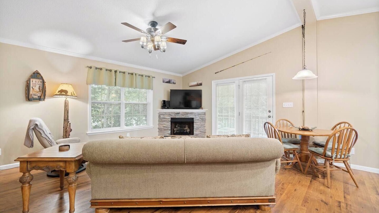 Photo of Livingroom in Pineola