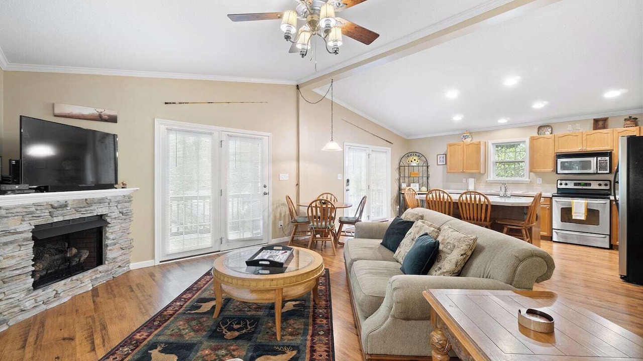 Photo of Livingroom in Pineola