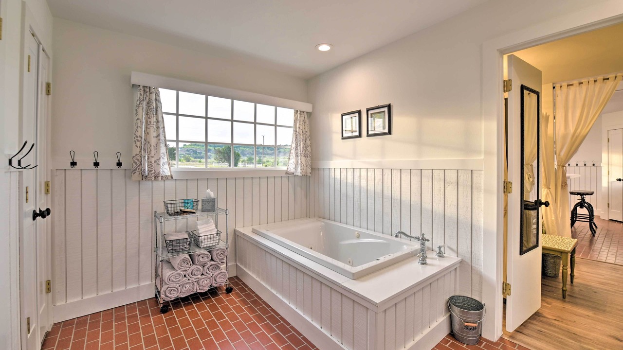 Photo of Bathroom in Palo Pinto County