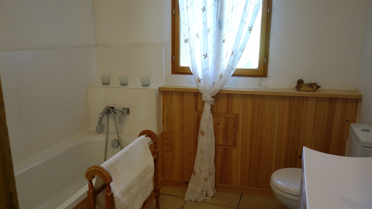 Photo of Bathroom in Quillan