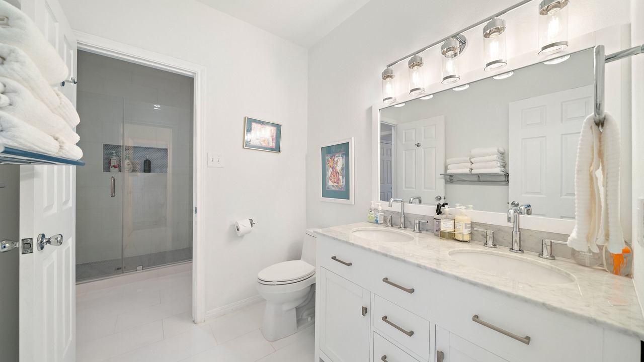 Photo of Bathroom in Pirates Beach West