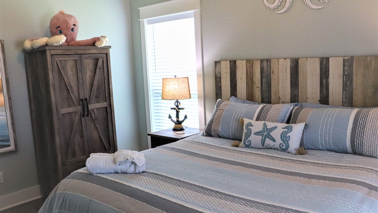 Photo of Bedroom in Crystal Beach