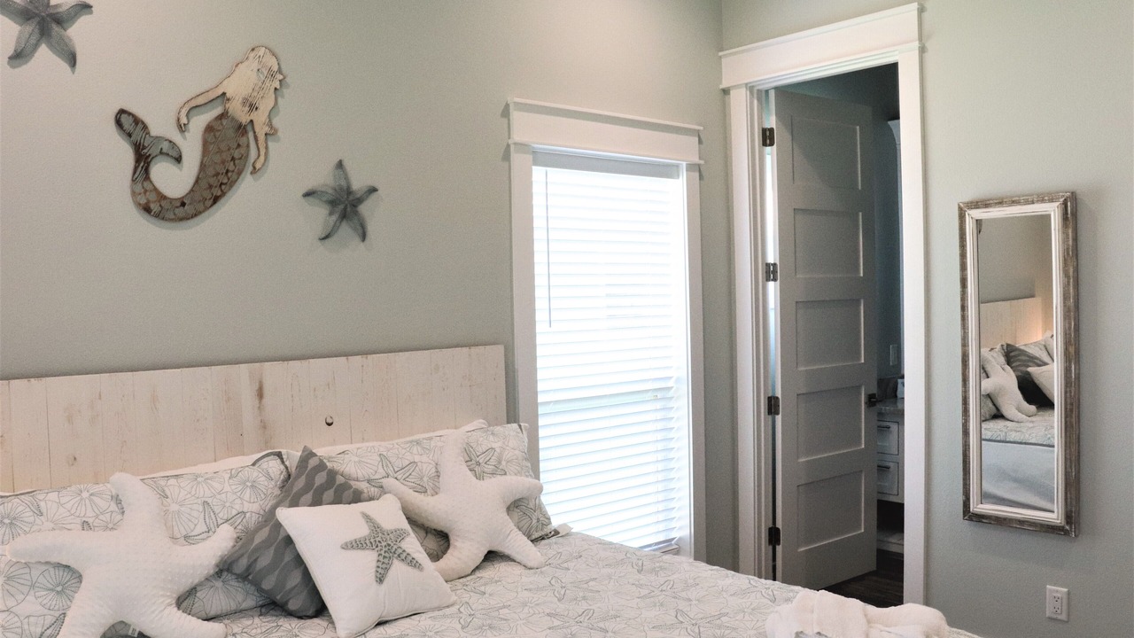 Photo of Bedroom in Crystal Beach