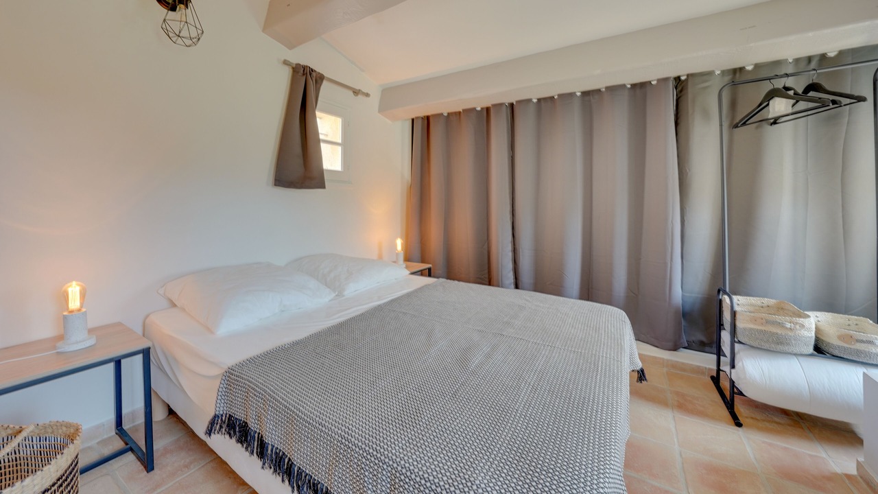 Photo of Bedroom in Puget