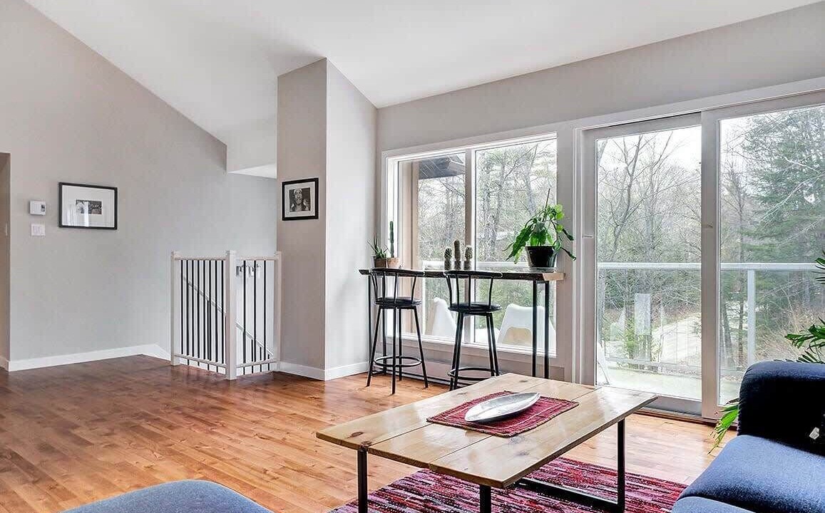 Photo of Livingroom in Val-des-Monts