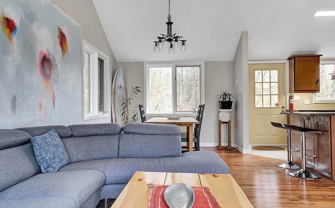 Photo of Livingroom in Val-des-Monts