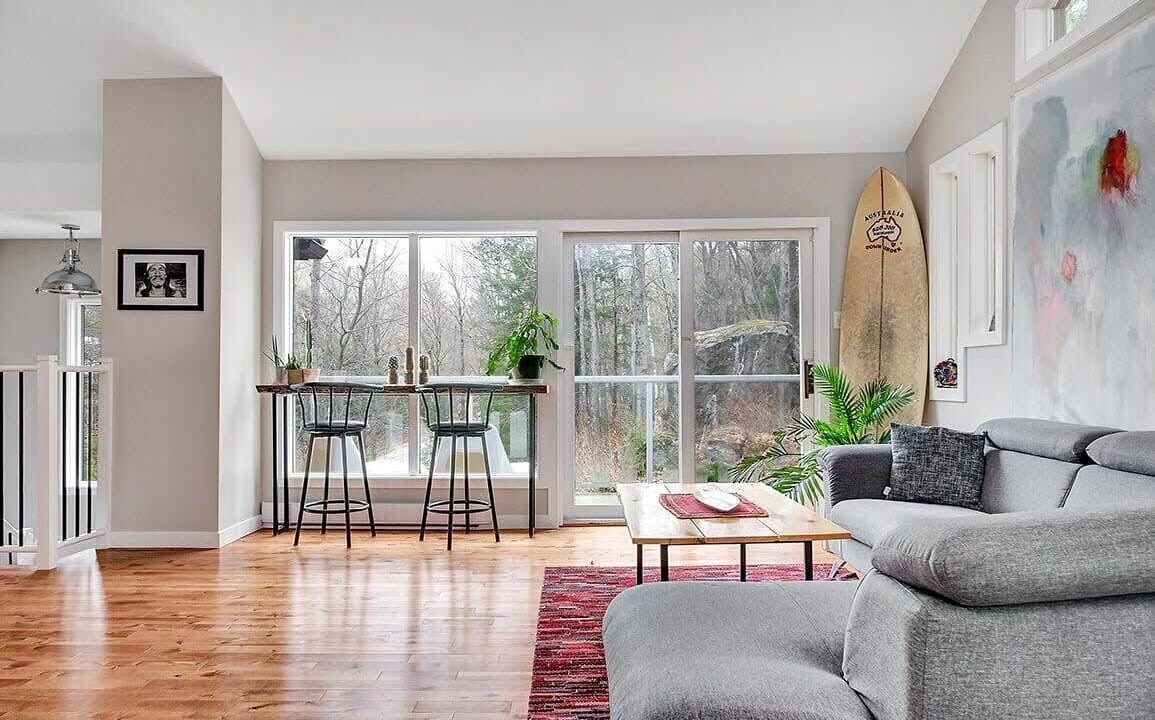 Photo of Livingroom in Val-des-Monts