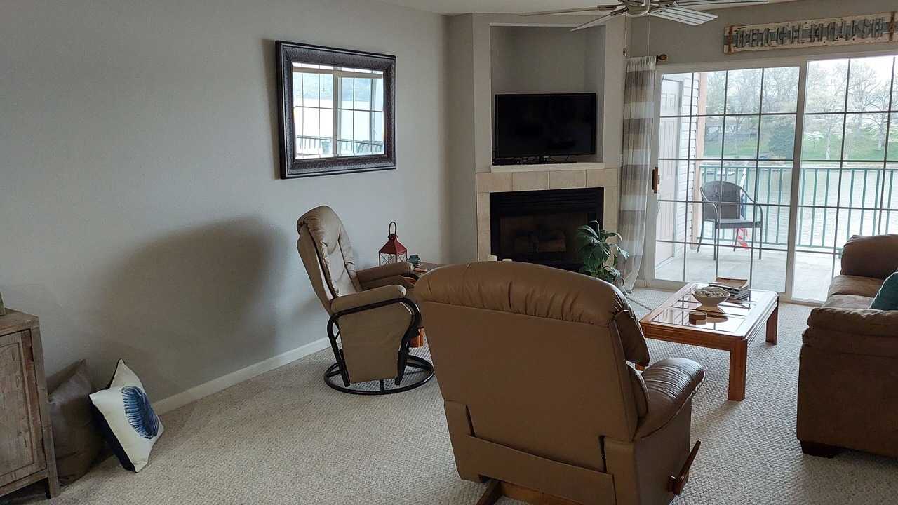 Photo of Livingroom in Shawnee Bend
