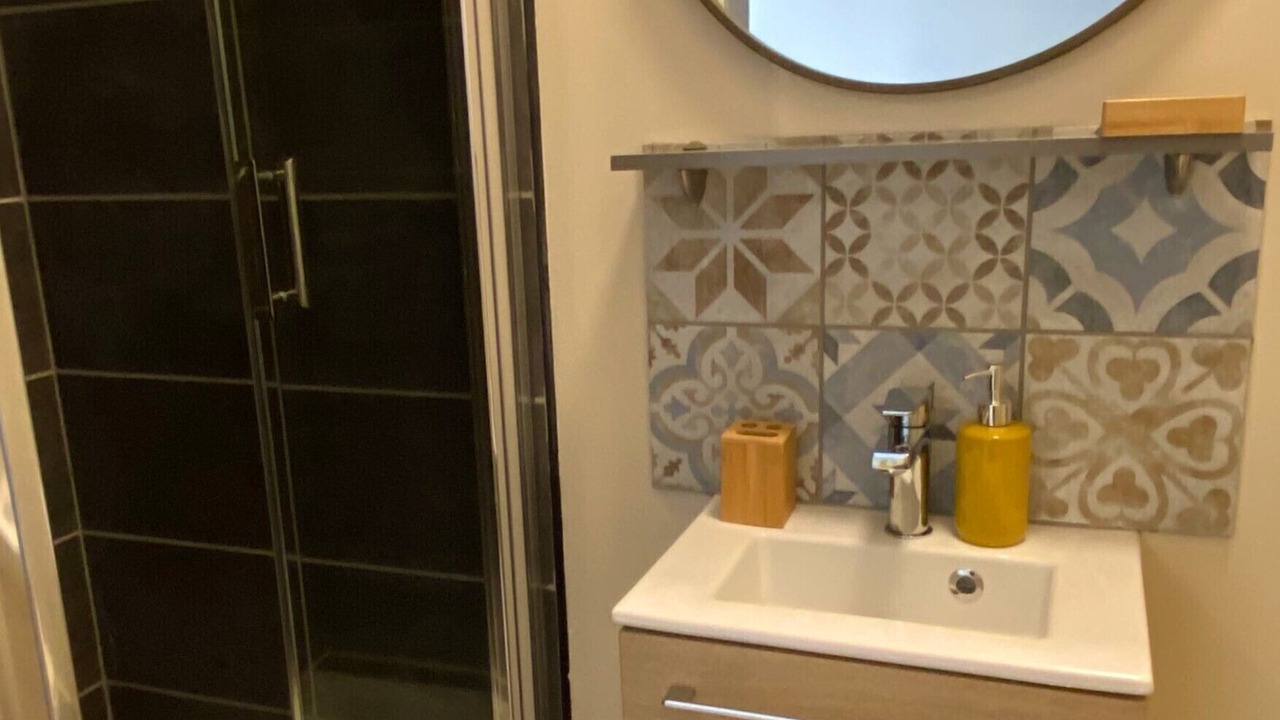 Photo of Bathroom in Flore
