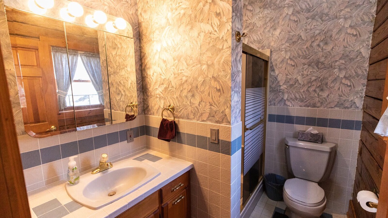 Photo of Bathroom in Russell