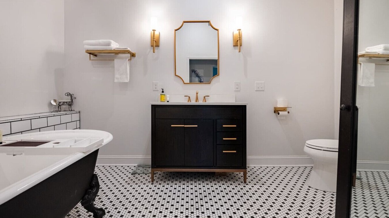 Photo of Bathroom in Shelbyville