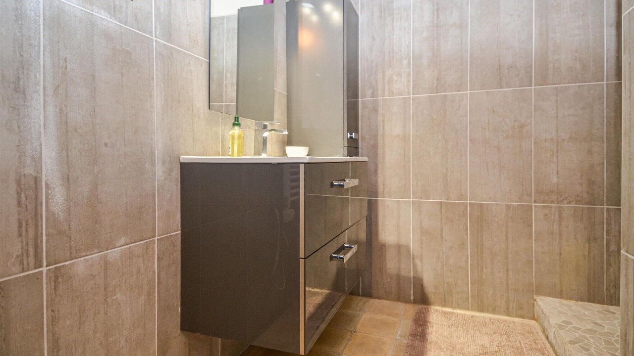 Photo of Bathroom in Violes