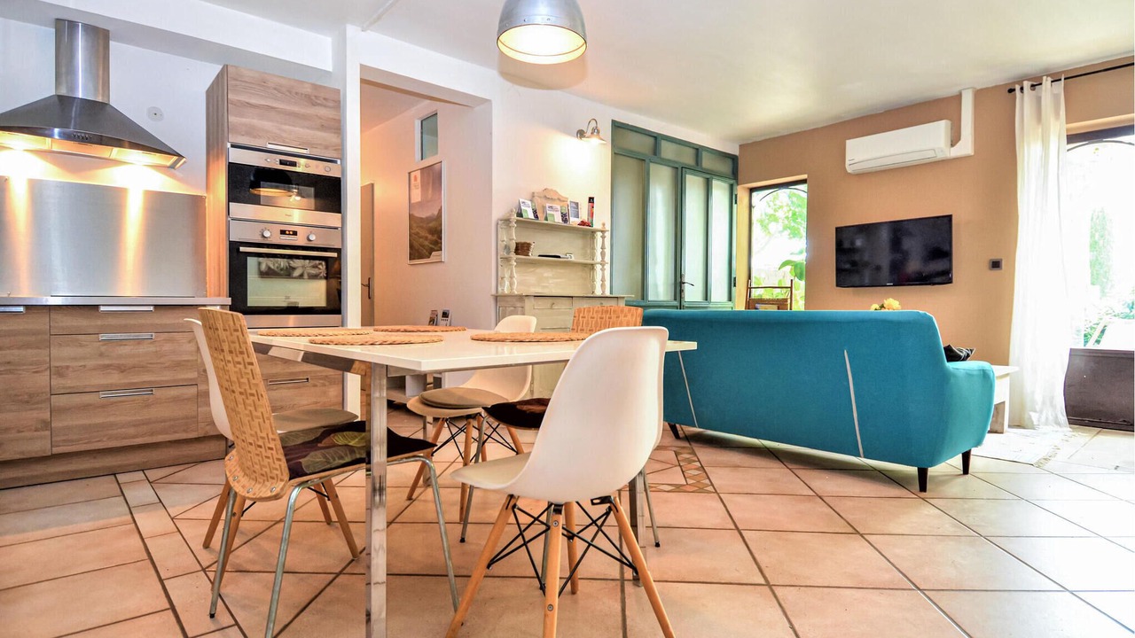 Photo of Bedroom in Violes