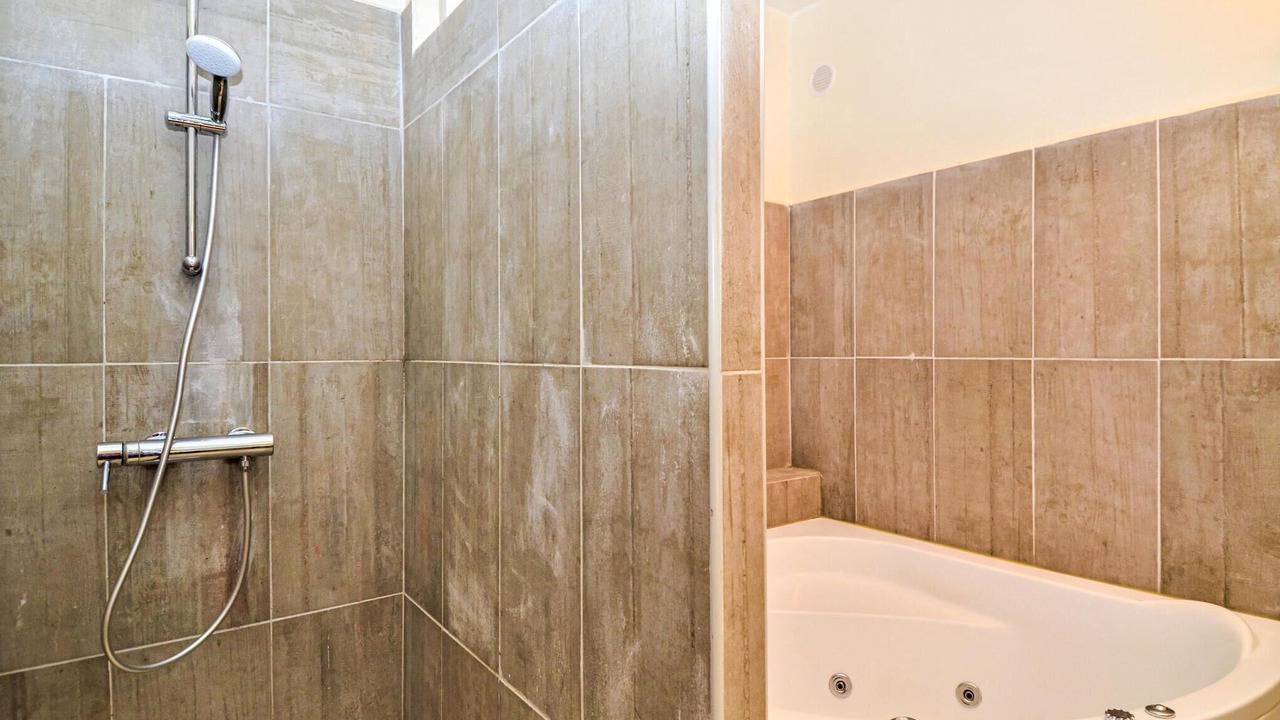 Photo of Bathroom in Violes