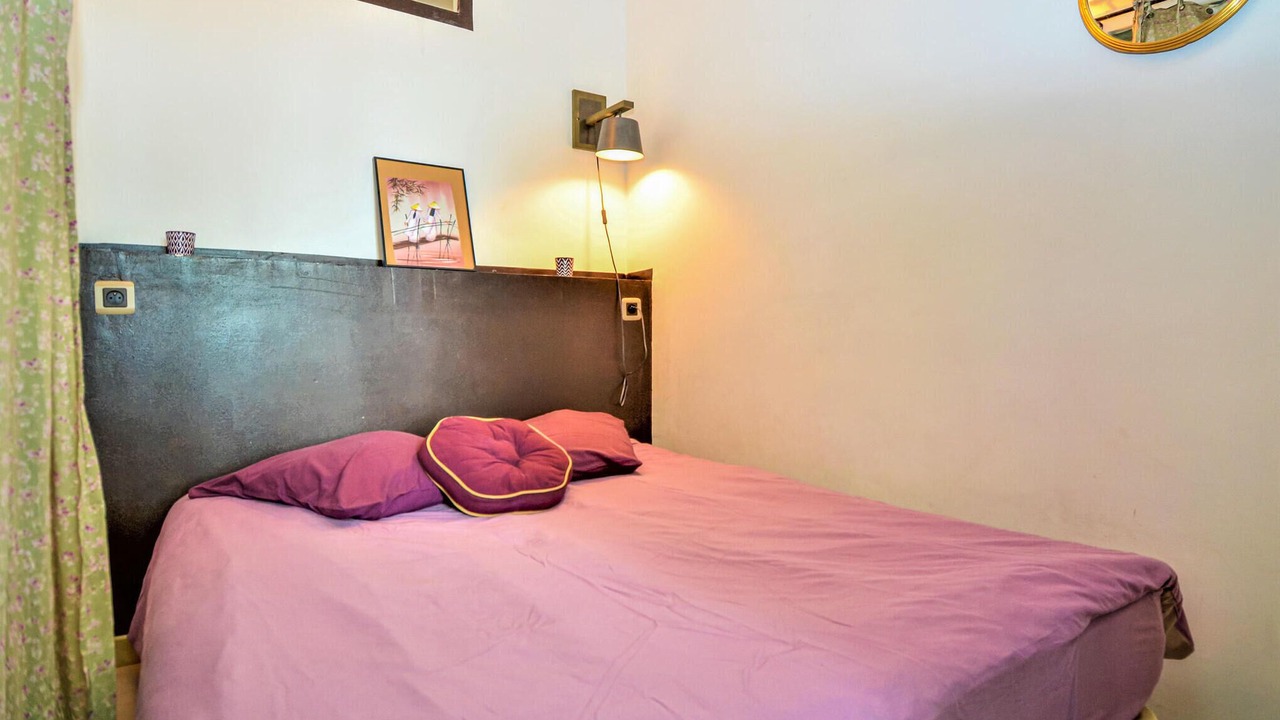 Photo of Others in Violes