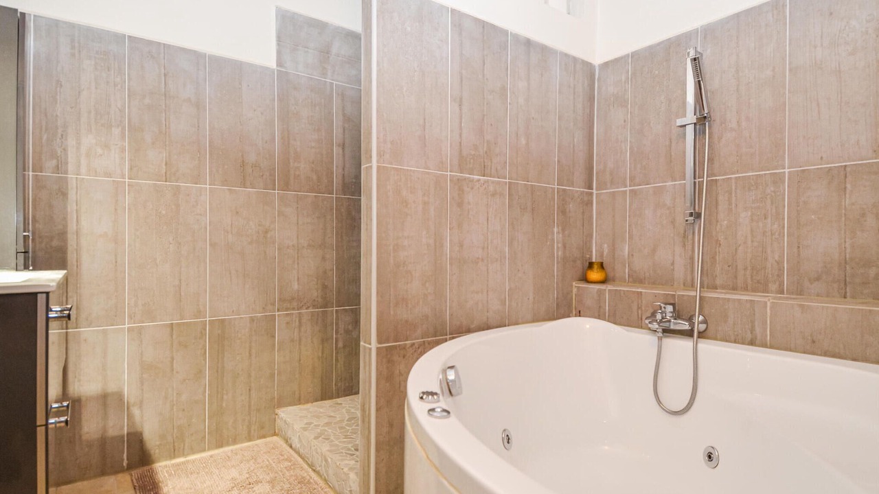 Photo of Bathroom in Violes