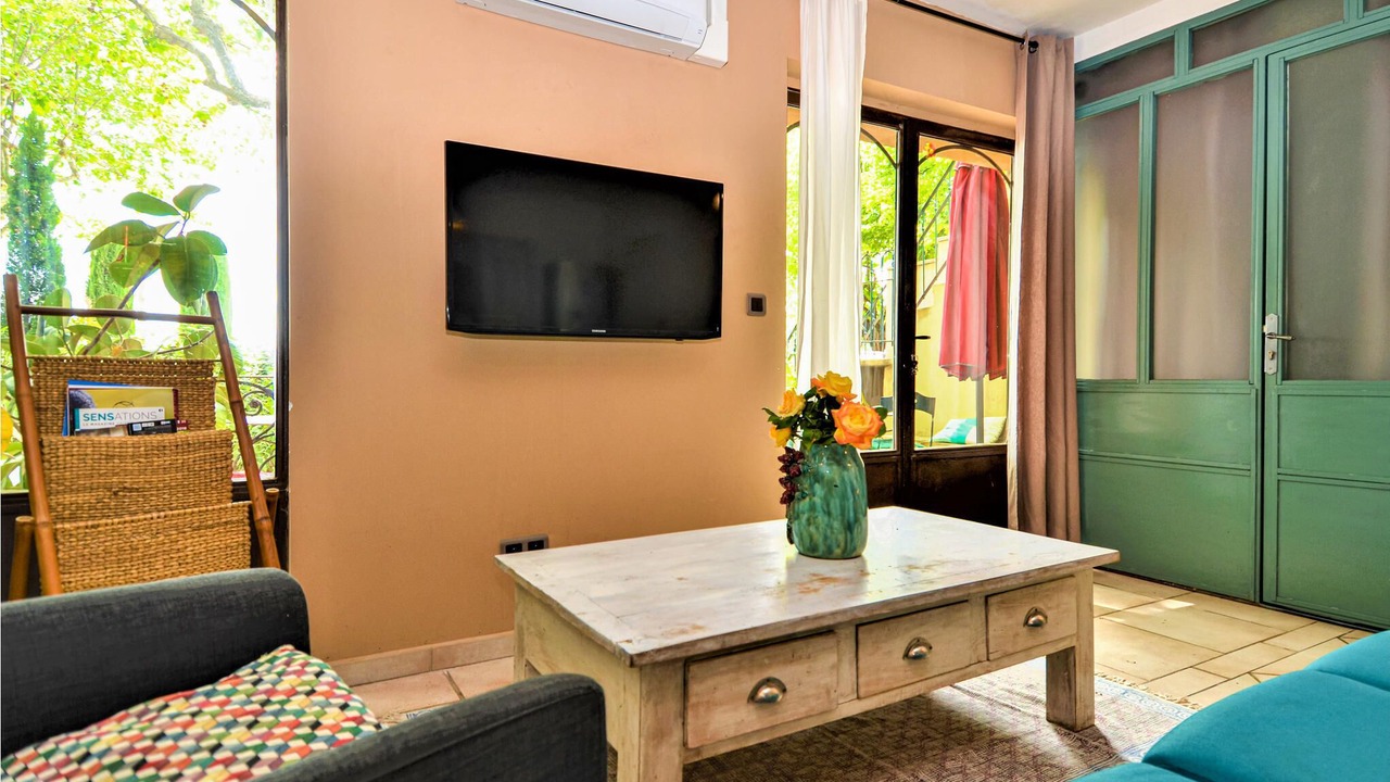 Photo of Bedroom in Violes