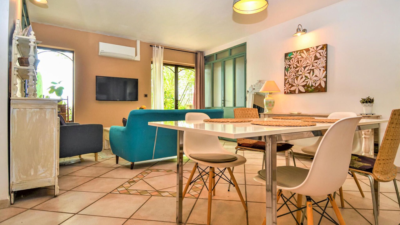 Photo of Bedroom in Violes