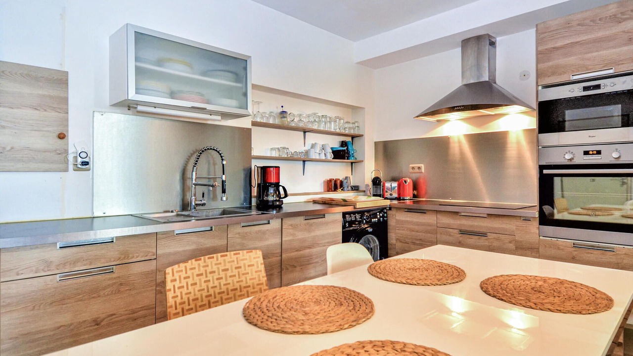 Photo of Others in Violes