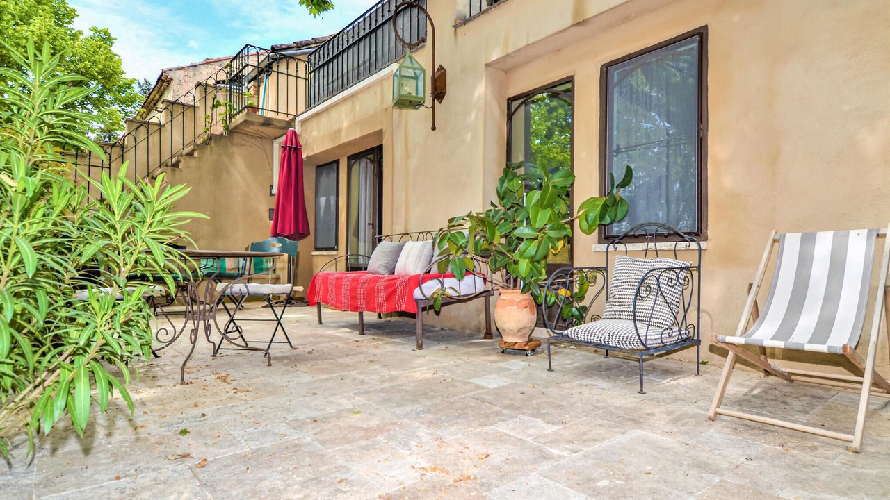 Photo of Others in Violes