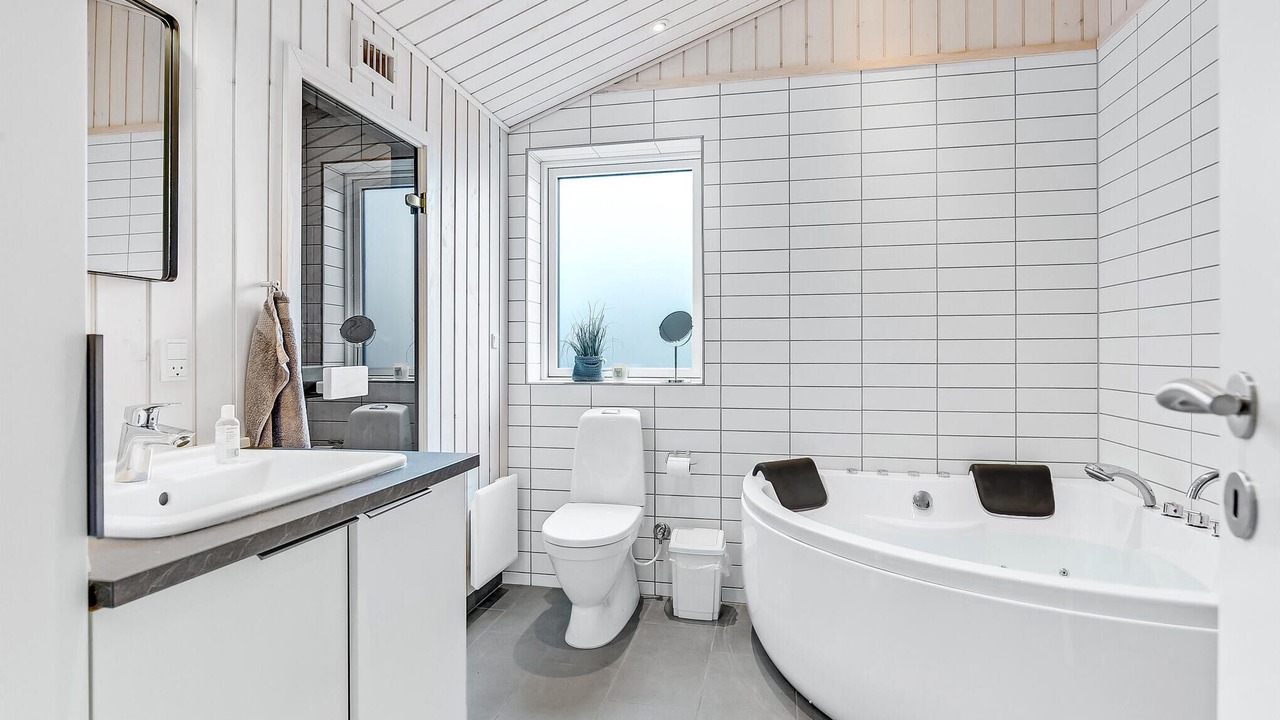 Photo of Bathroom in Mommark Strand