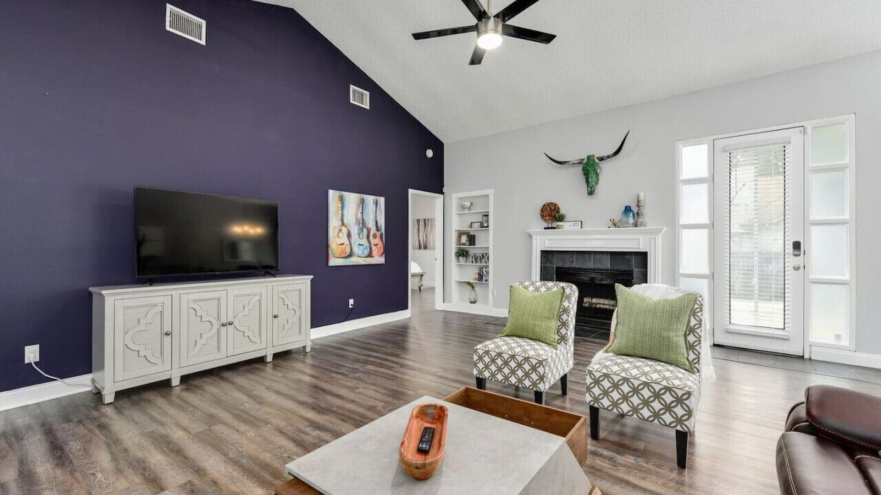 Photo of Livingroom in Wells Branch