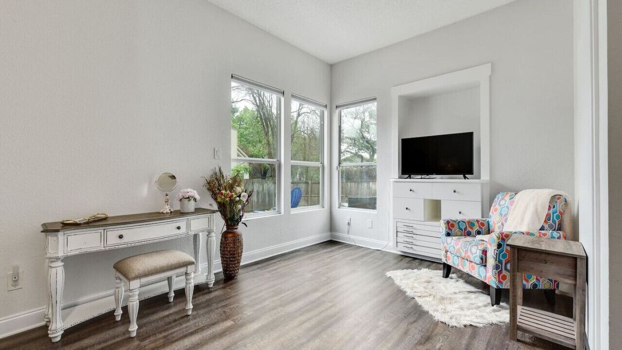 Photo of Livingroom in Wells Branch