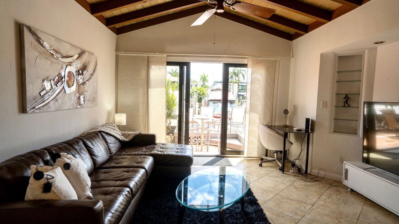 Photo of Livingroom in Hendricks and Venice Isles