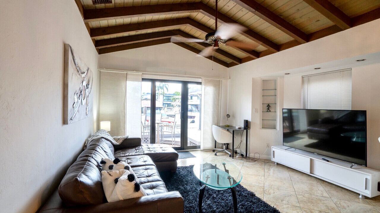 Photo of Livingroom in Hendricks and Venice Isles