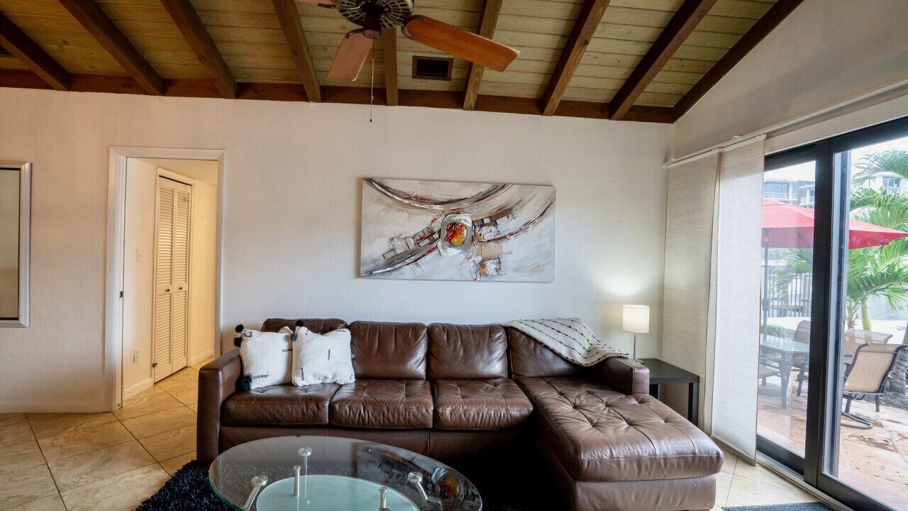 Photo of Livingroom in Hendricks and Venice Isles