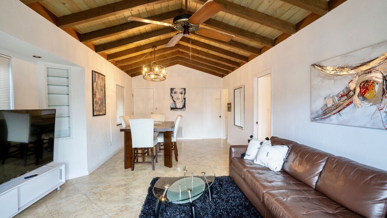 Photo of Livingroom in Hendricks and Venice Isles