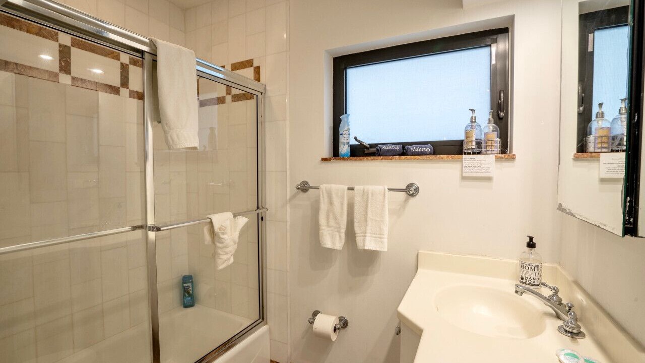 Photo of Bathroom in Hendricks and Venice Isles