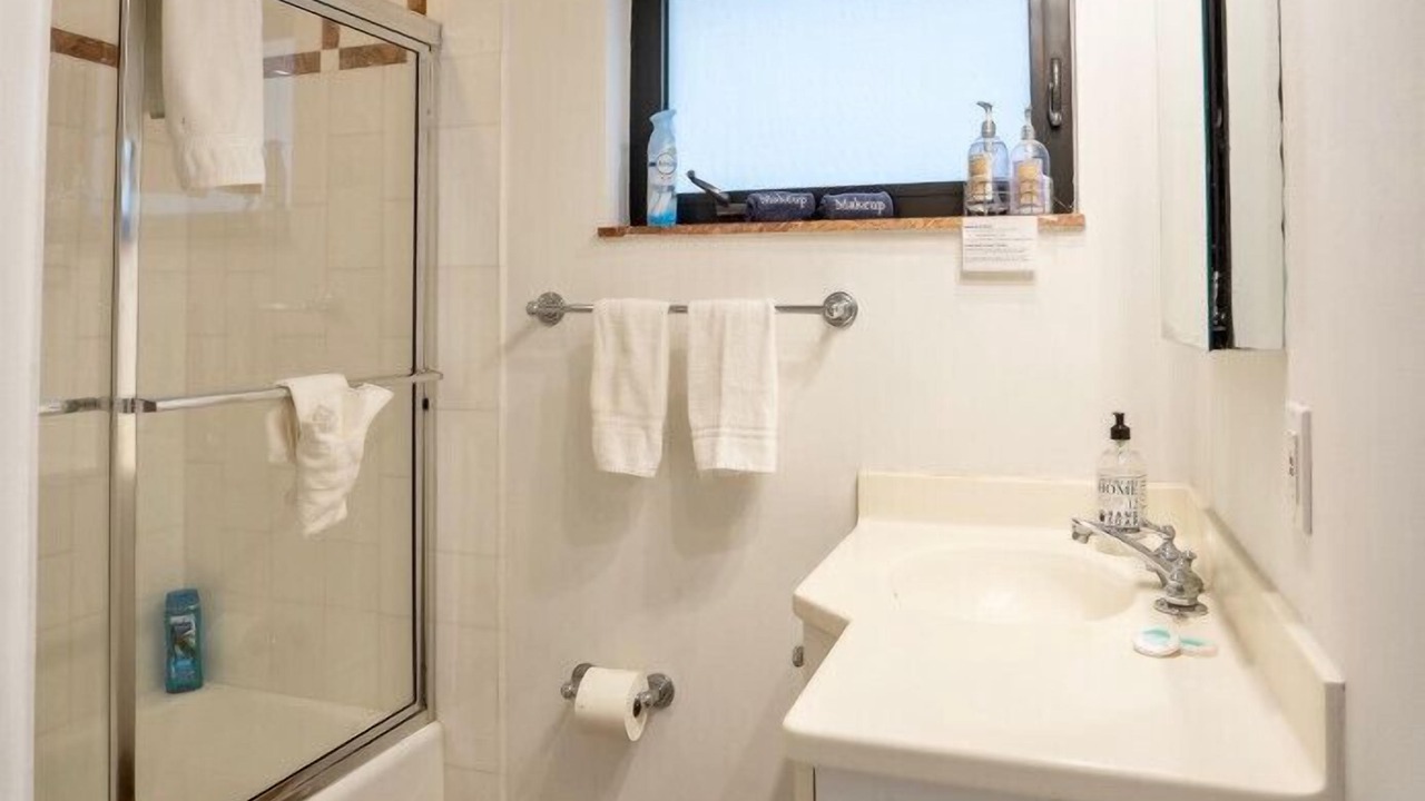 Photo of Bathroom in Hendricks and Venice Isles