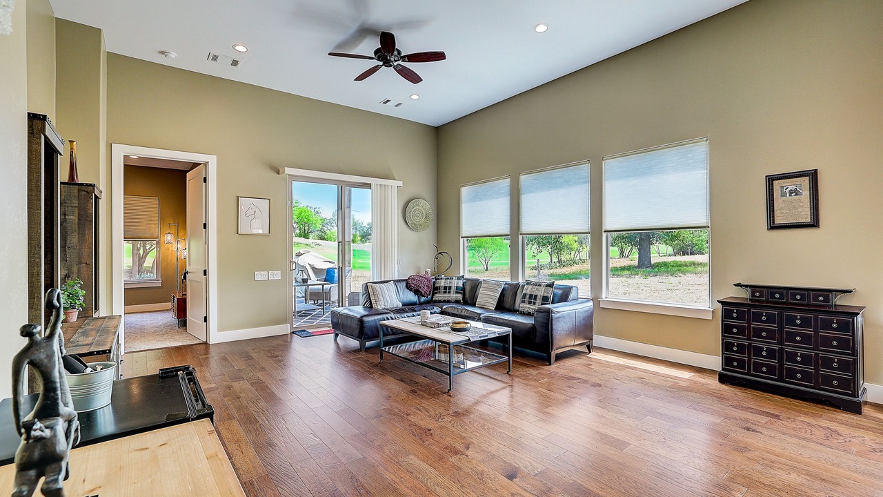 Photo of Livingroom in Horseshoe Bay West