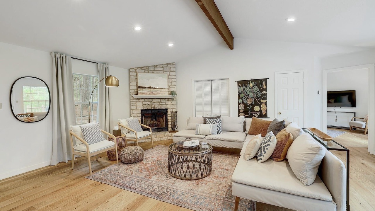 Photo of Livingroom in Bastrop