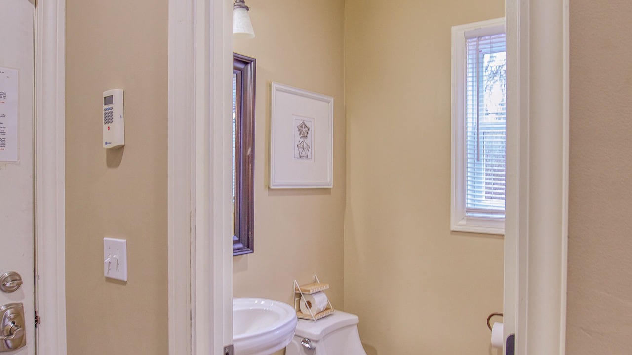 Photo of Bathroom in Flat Hollow Marina