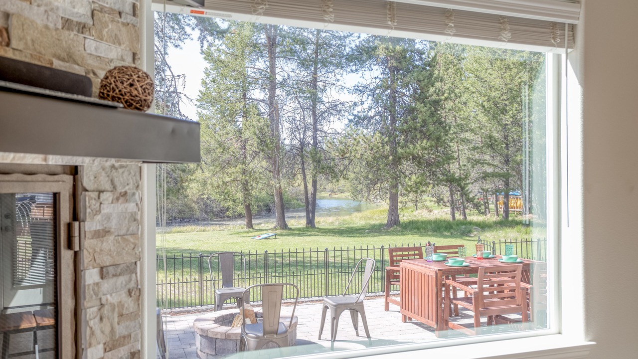 Photo of Livingroom in Oregon Water Wonderland