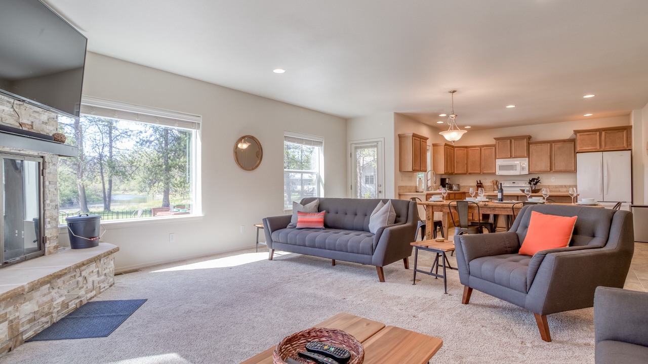 Photo of Livingroom in Oregon Water Wonderland
